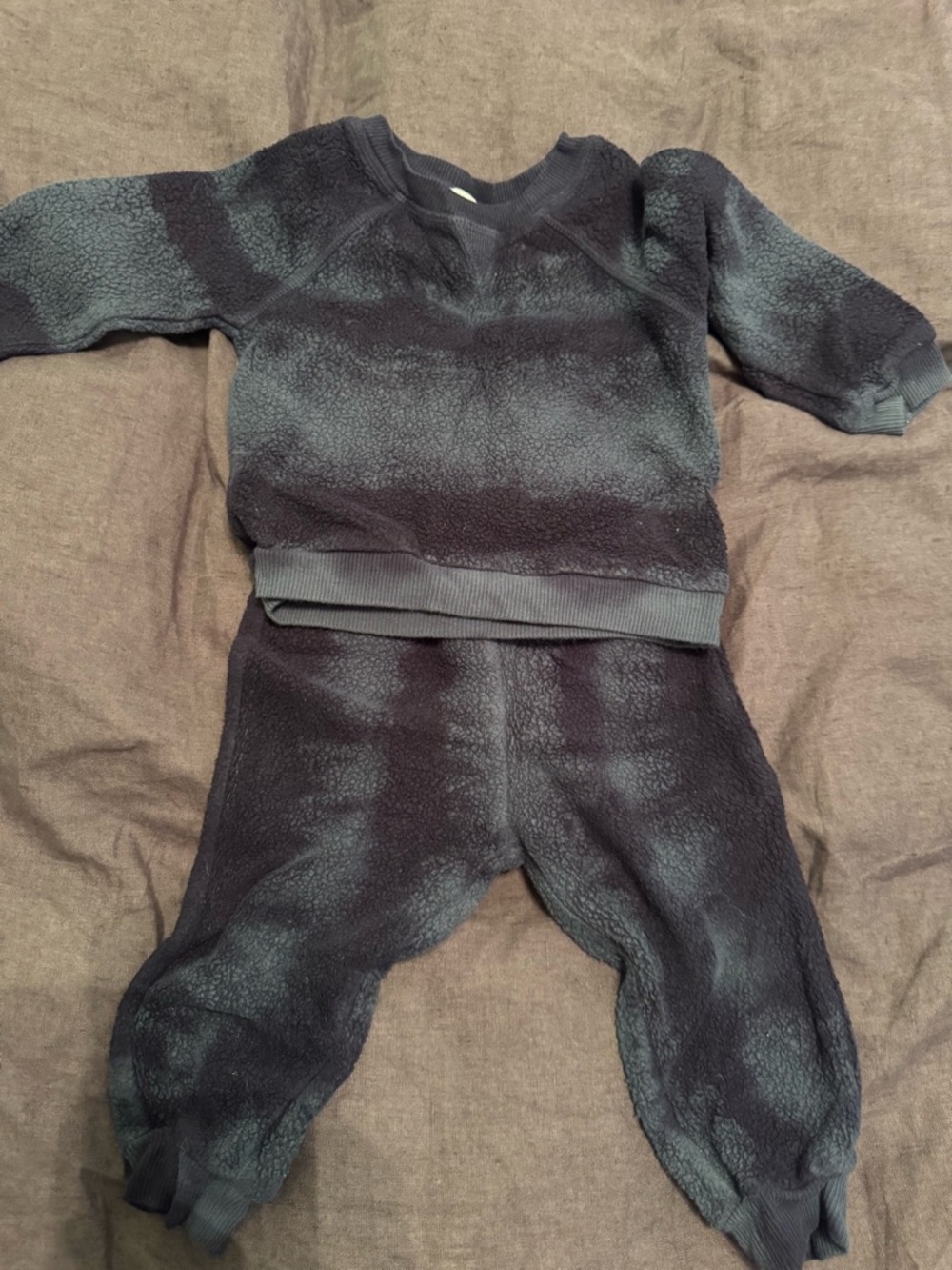 Splendid Cozy fleece Two-Piece 
Set in black and blue tye dye